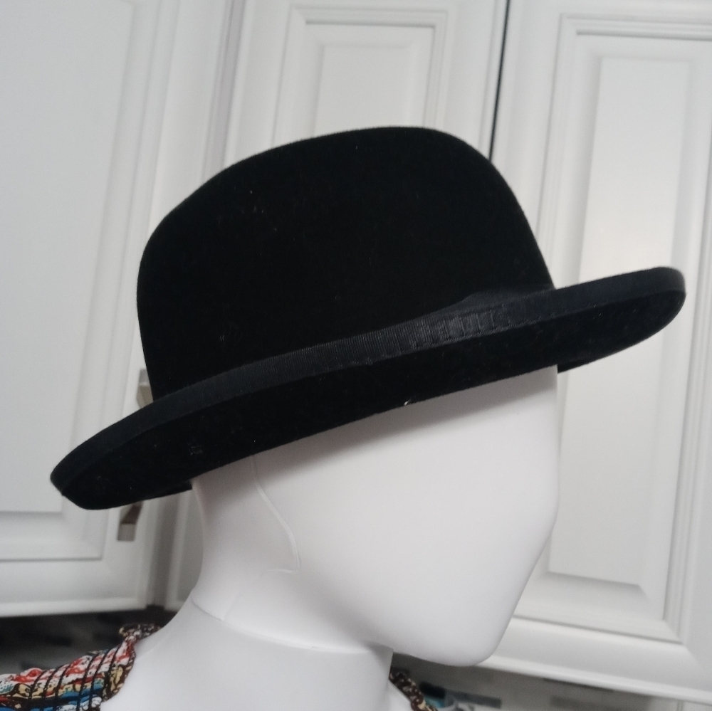 Caps Design 100% Wool Navy Blue Derby Hat With Feather accent Satin lining